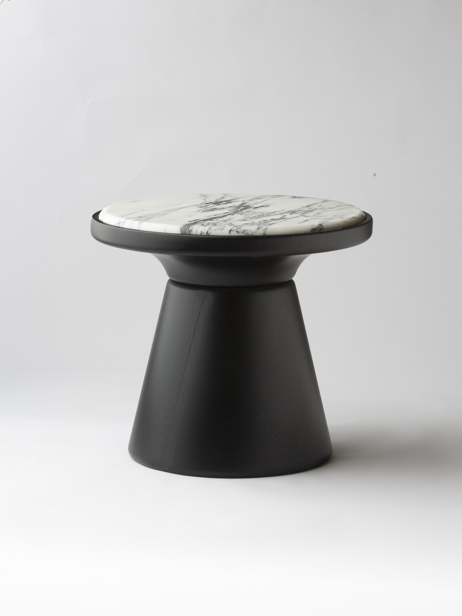 bout-de-canapé-champ-frene-noir-et-marbre-collection-alexandre-guillemain-1
